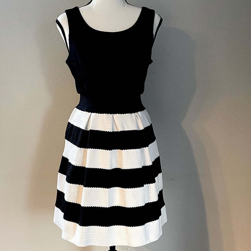New!! As You Wish Black and White Sleeveless Fit & Flare Dress. Size 3.
